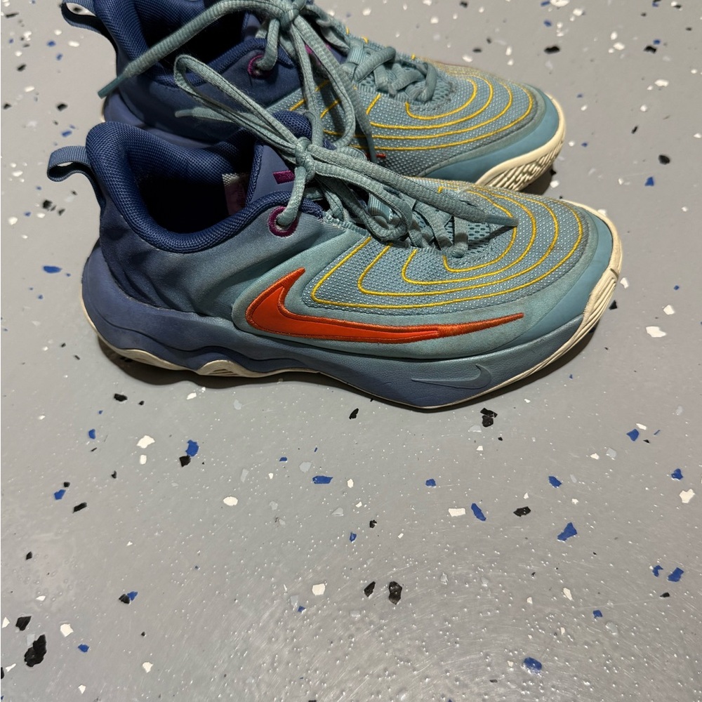 Kids Giannis Nike Athletic Sneakers with Orange Swoosh size 1.5Y